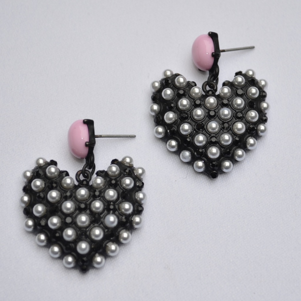 Betsey Johnson Pearl Black Rhinestone Heart Dangle Alice Earrings